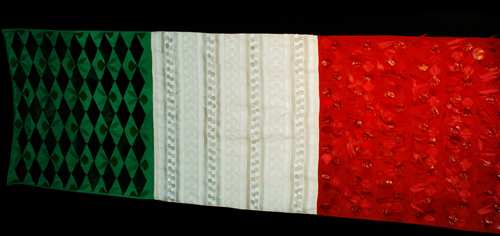 Trussardi, sovrappone pelle su pelle in un tricolore di impalpabile suede, @CNMI Trussardi, sovrappone pelle su pelle in un tricolore di impalpabile suede, @CNMI