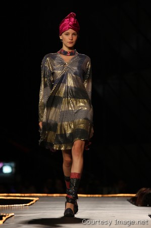 RIO DE JANEIRO, BRAZIL â OCTOBER 24: A model displays a desing by Alexandre Herchcovitch during Stop Play Moon Concert as part of Oi Fashion Rocks at the Joquey Club on October 24, 2009 in Rio de Janeiro, Brazil. (Photo by Luisa Gomes/LatinContent/Getty Images) RIO DE JANEIRO, BRAZIL â OCTOBER 24: A model displays a desing by Alexandre Herchcovitch during Stop Play Moon Concert as part of Oi Fashion Rocks at the Joquey Club on October 24, 2009 in Rio de Janeiro, Brazil. (Photo by Luisa Gomes/LatinContent/Getty Images)