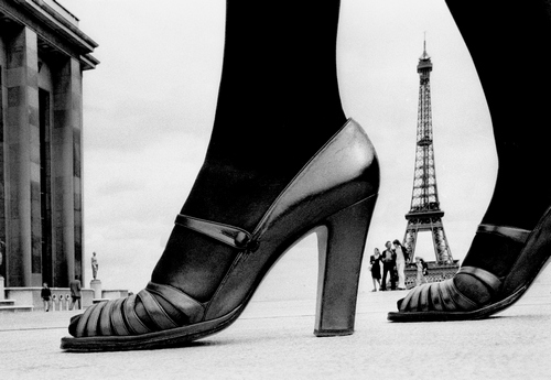 FRANK HORVAT "Shoe and Eiffel Tower D", Paris, 1974, courtesy Photographica Fine Art Gallery, Lugano FRANK HORVAT "Shoe and Eiffel Tower D", Paris, 1974, courtesy Photographica Fine Art Gallery, Lugano