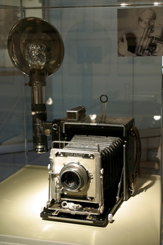 Appareil photo graflex utilisé par Stanley Kubrick lorsqu’il était photographe à Look. Photographe : Uwe Dettmar © Deutsches Filminstitut, Frankfurt Appareil photo graflex utilisé par Stanley Kubrick lorsqu’il était photographe à Look. Photographe : Uwe Dettmar © Deutsches Filminstitut, Frankfurt