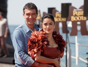 Antonio Banderas e Salma Hayek al Carlton Beach di Cannes - Photo by Lucian Capellaro/Paramount Pictures