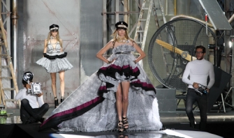 Donna grintosa per la collezione dell’estate 2013 di Dsquared2