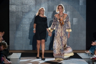 Federica Pellegrini sfila con il beachwear della prossima estate