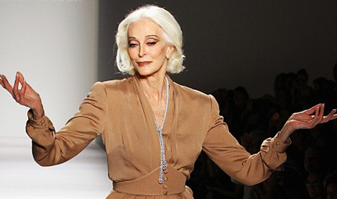 Legendary Top Model Carmen Dell'Orefice on the Norisol Ferrari's catwalk