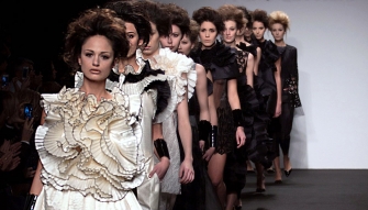 Sfilata da “miss” per la collezione Haute Couture P/E 2014 di Nino Lettieri