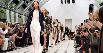 Londra: FUNCTIONREGALIA, la nuova collezione PE 2016 di Burberry Prorsum