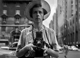 La strana storia di Vivian Maier, meravigliosa street photographer